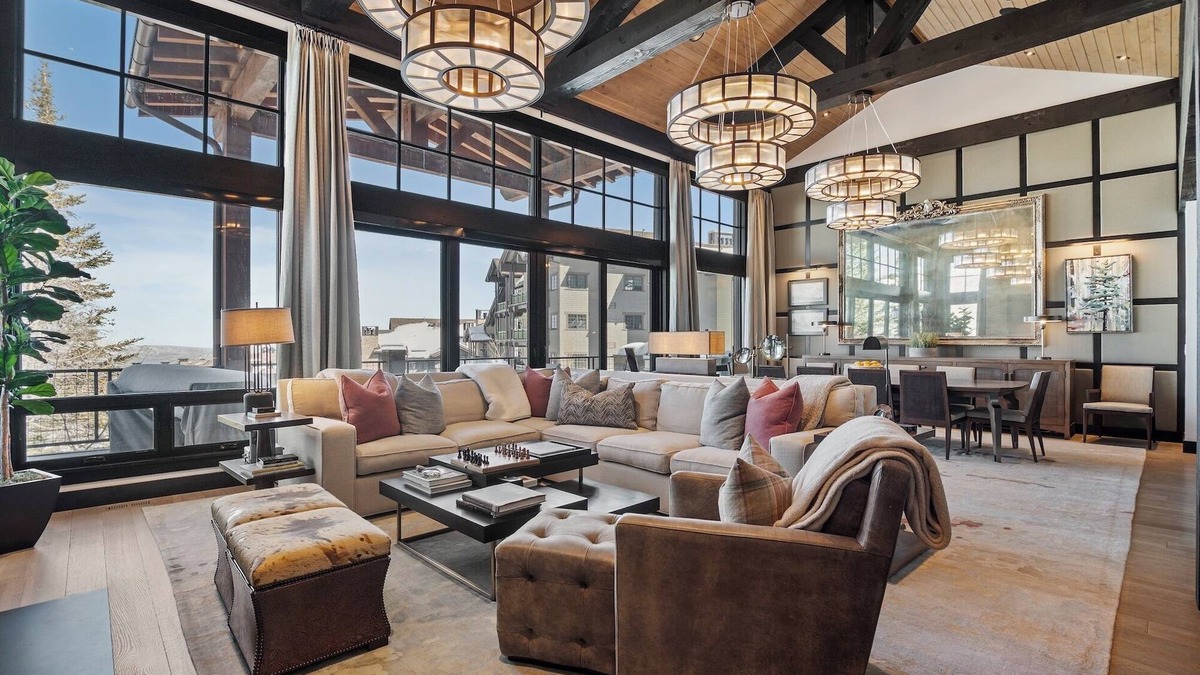 Empire Pass House | Book for Holidays! Direct Ski Access! Custom Hot Tub! Firepit! Shuffleboard!