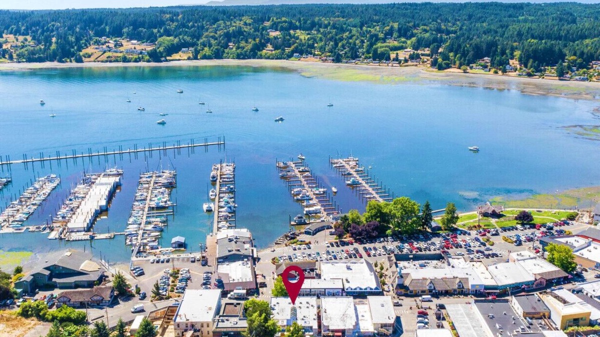 Poulsbo House | Book Hotel Scandi in Downtown Poulsbo - Sleeps 24!