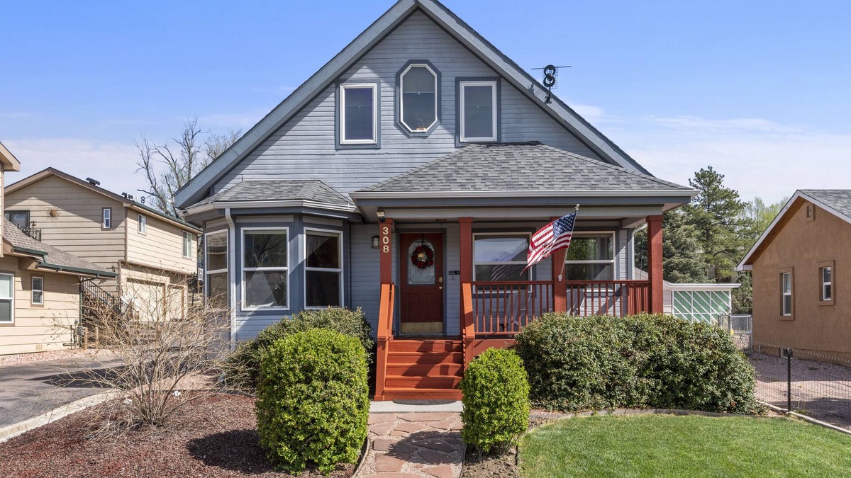 Colorado Springs House | Book now for summer and fall! Free USL Championship soccer tickets !