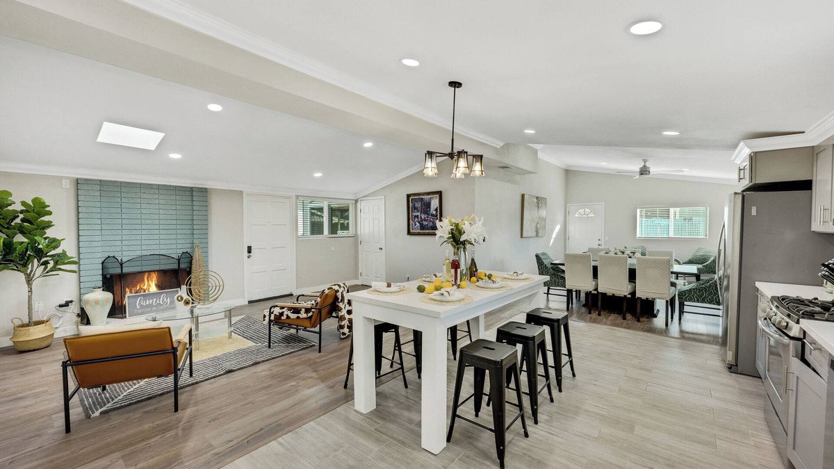 Southwest Anaheim House | BOOK NOW! Your vacation awaits your home for Disneyland and OC destinations.