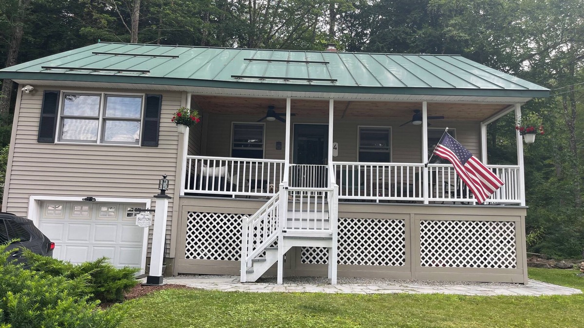 Sutton House | Book your ski vacations for the upcoming season.