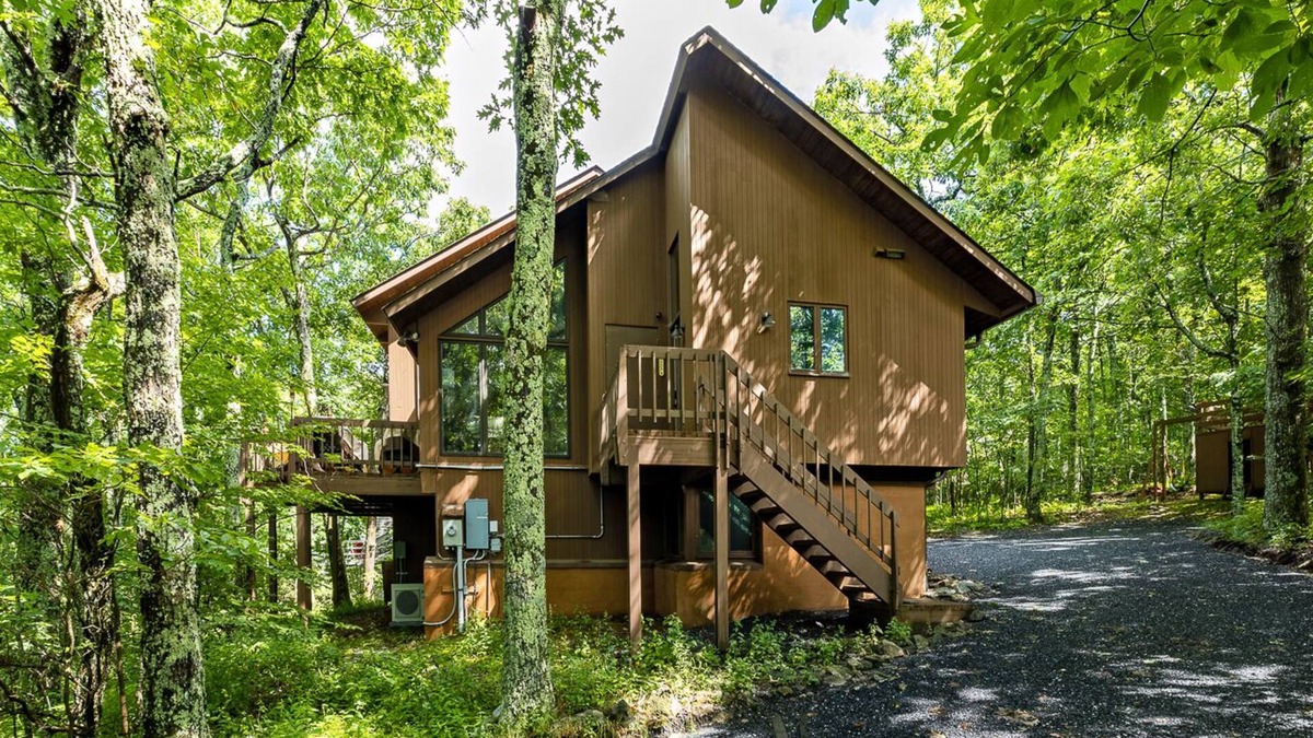 Wintergreen Cabin | Book your summer and Memorial Day. Home with New Hot Tub at Wintergreen Resort