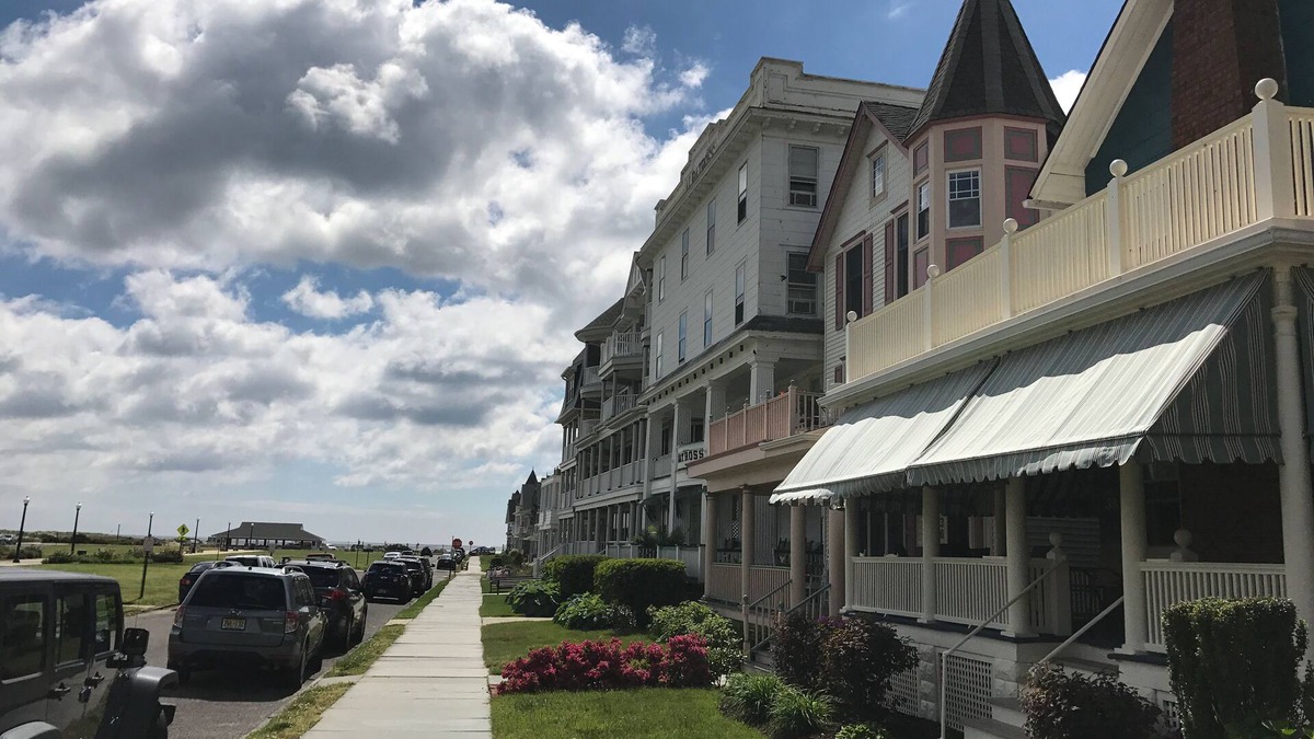 Ocean Grove House | Booking for 2025 PRIVATE PARKING, 1.5 blocks to beach, pet friendly,cental air