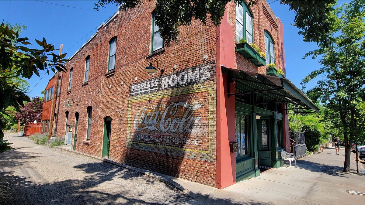 Historic Railroad District House | BookStayHop - Peerless Entire Hotel ~ Downtown Ashland