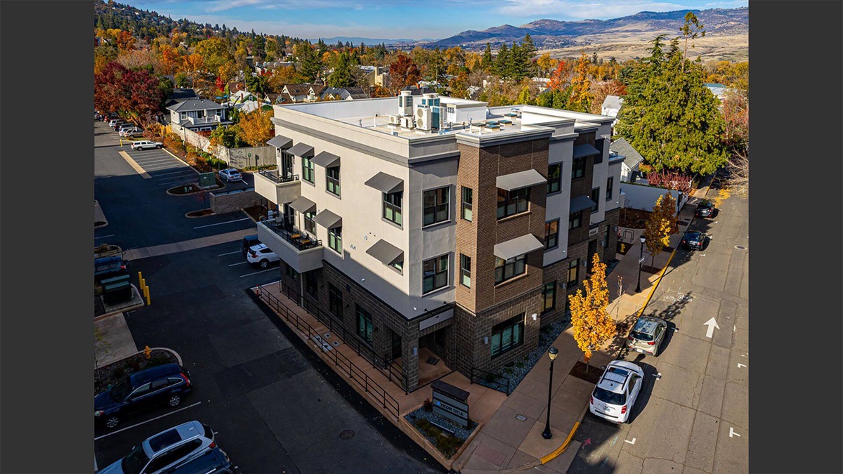 Historic Railroad District Condo | BookStayHop - Plaza North (201-203) Suites Trinity With Gorgeous Mountain Views