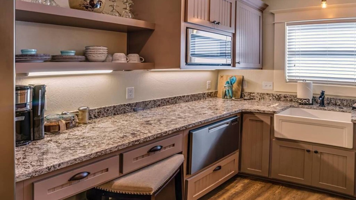 Historic Railroad District House | BookStayHop -RedTail Orliena Suite, Relaxing Hot tub and a Tesla Station