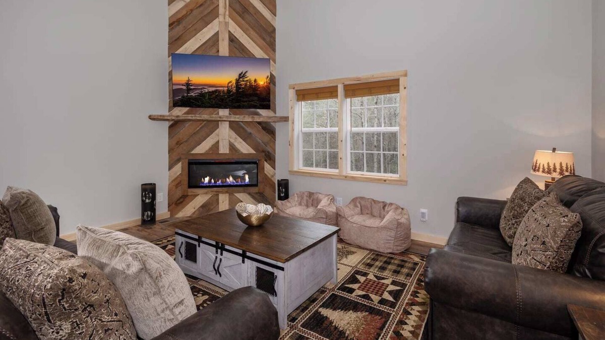 Deep Gap House | Boone Getaway | Dog Friendly, Hot Tub, Fire Pit!
