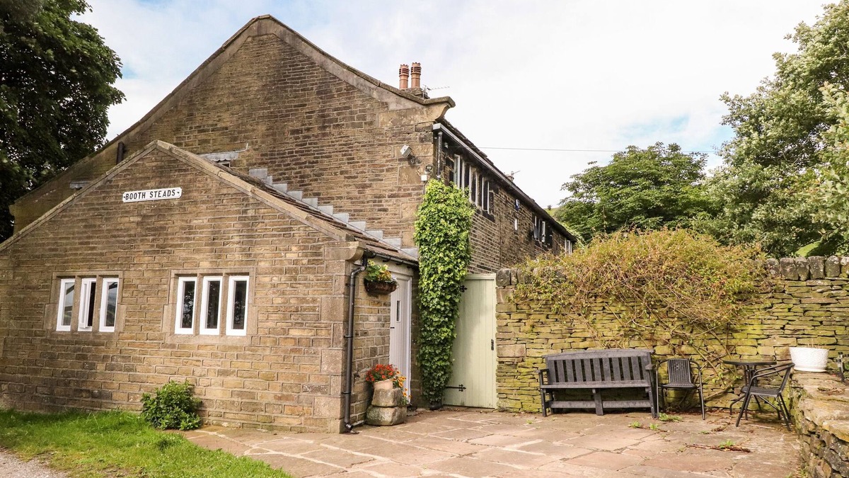 Ogden Cottage | BOOTHSTEADS FARM COTTAGE, character holiday cottage in Halifax