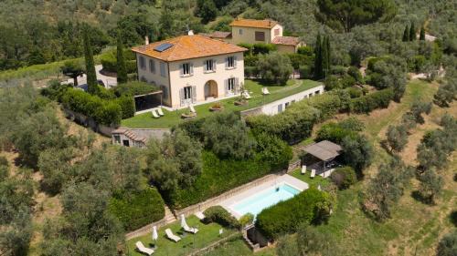 Lamporecchio Villa | Borgo degli Ulivi by VacaVilla