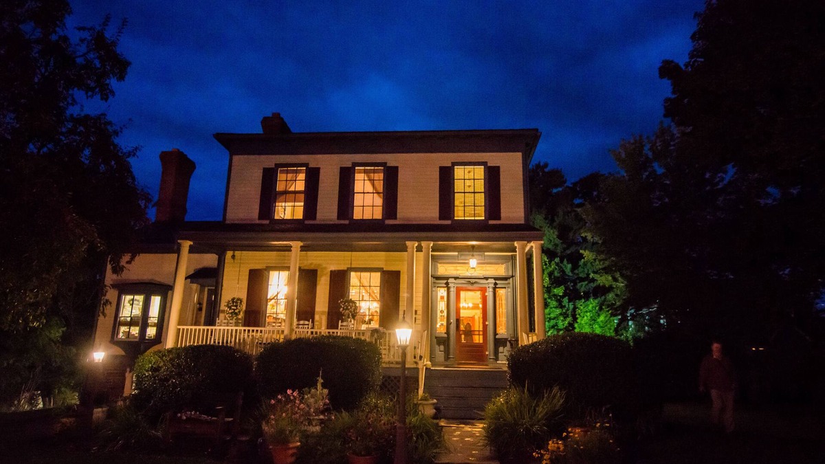 Montgomery Bed & Breakfast | Borland House Inn