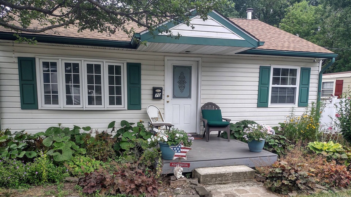 Doylestown House | Borough Bungalow Walking Distance to Fonthill Castle