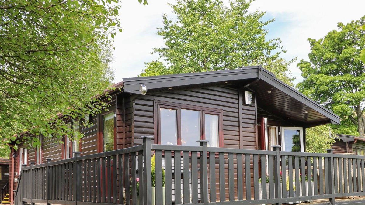 Keswick Cabin | BORROWDALE LODGE, family friendly, with a garden in Keswick