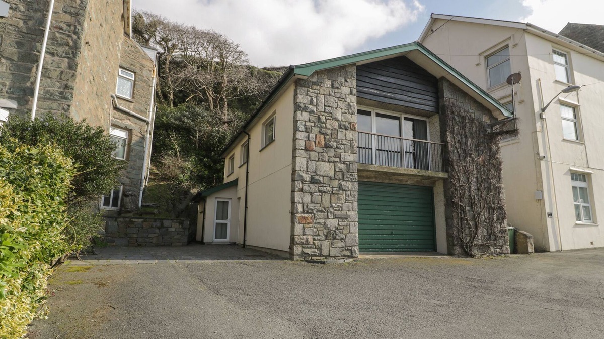 Fairbourne House | BORTHWEN, pet friendly, country holiday cottage in Barmouth
