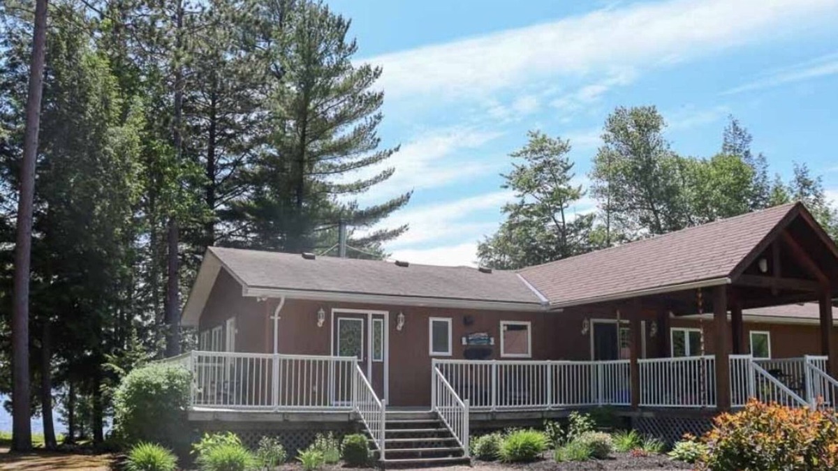 Algonquin Highlands Cottage | Boshkung Beach Paradise - Luxury 5BR Waterfront Cottage w/ Amazing Views