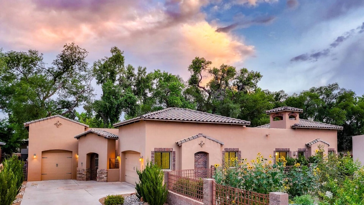 Albuquerque House | Bosque Retreat on the Rio - An Irvie Home