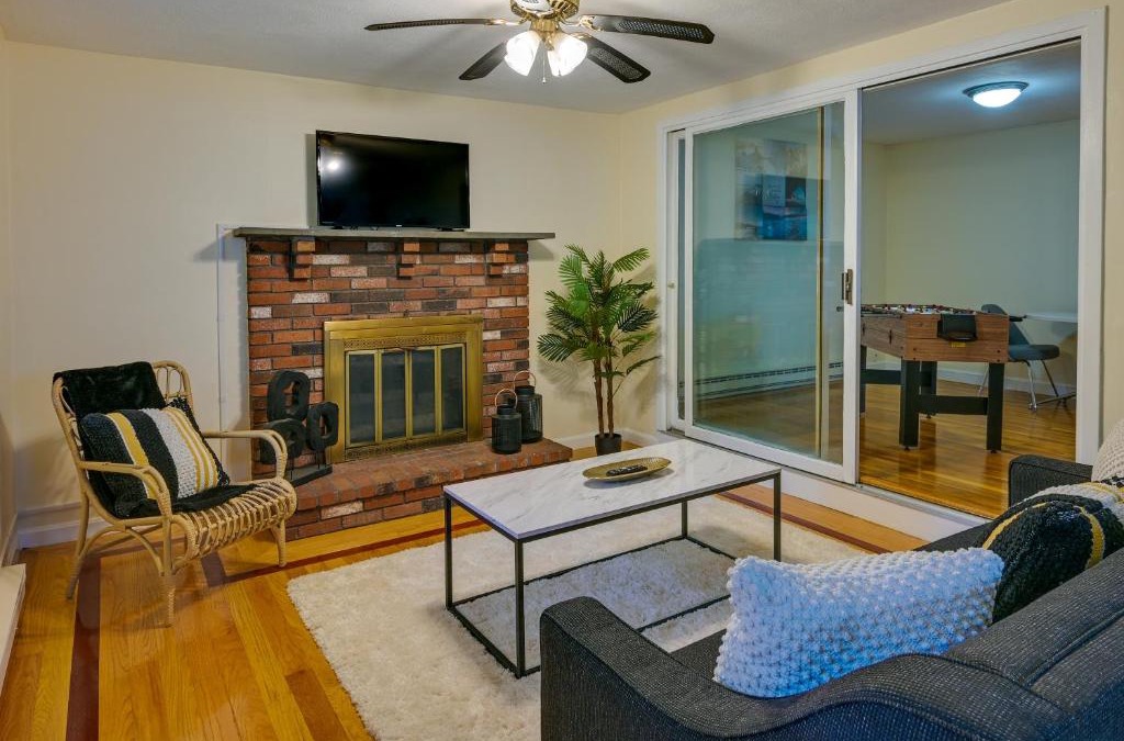 Fairmount Hill Apartment | Boston Duplex with Foosball Table 11 Mi to Downtown