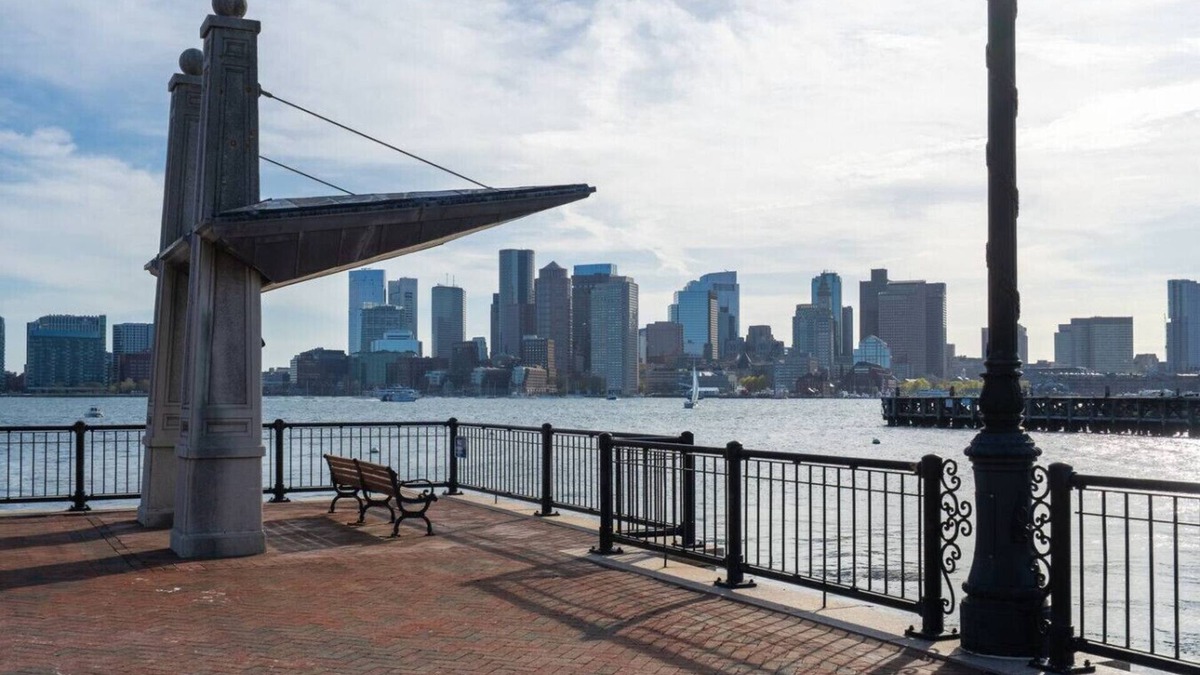 Jeffries Point Apartment | Boston Skyline Stay | 1BR + City Views