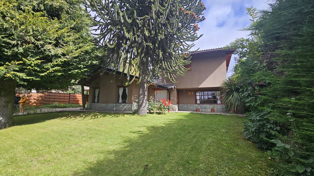 San Carlos de Bariloche Ski Chalet | Botanical Garden Bariloche House – 6 bedrooms, 4 bathrooms