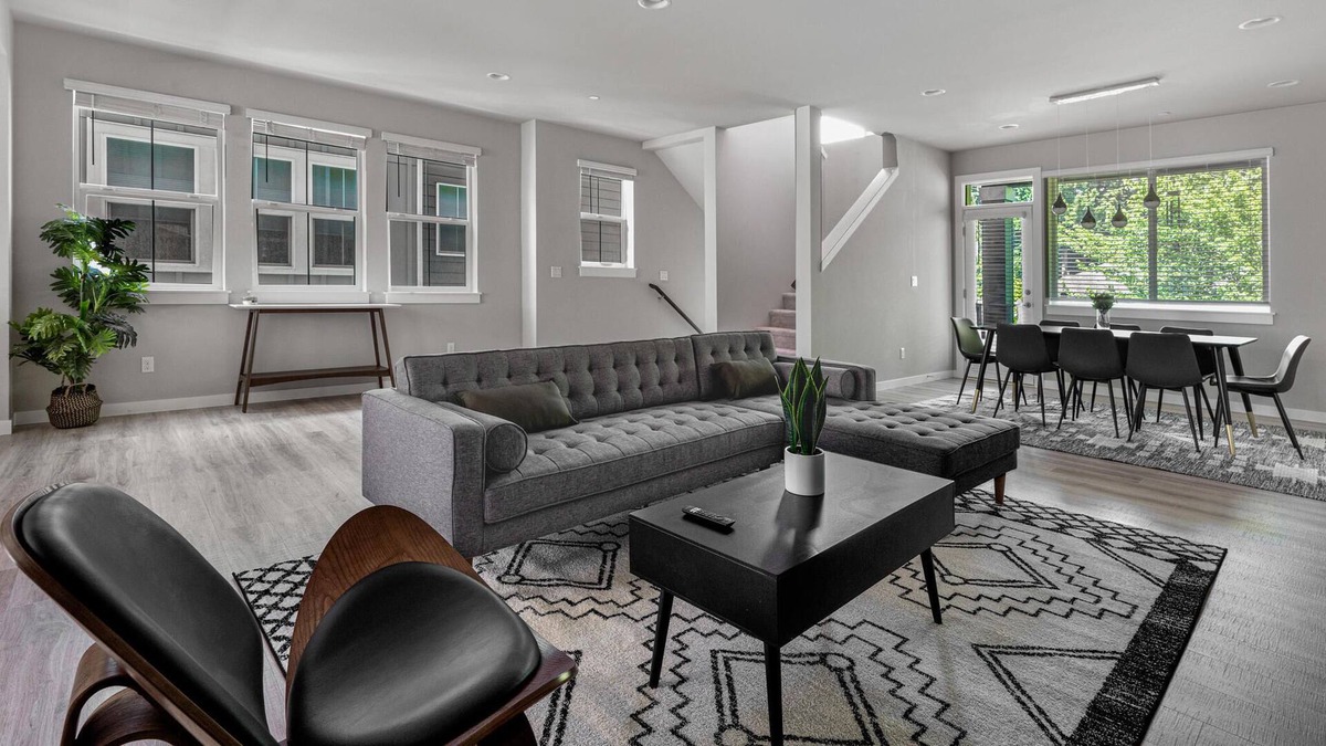 North Creek Apartment | Bothell 4BR in The Ponds Complex + Pets OK