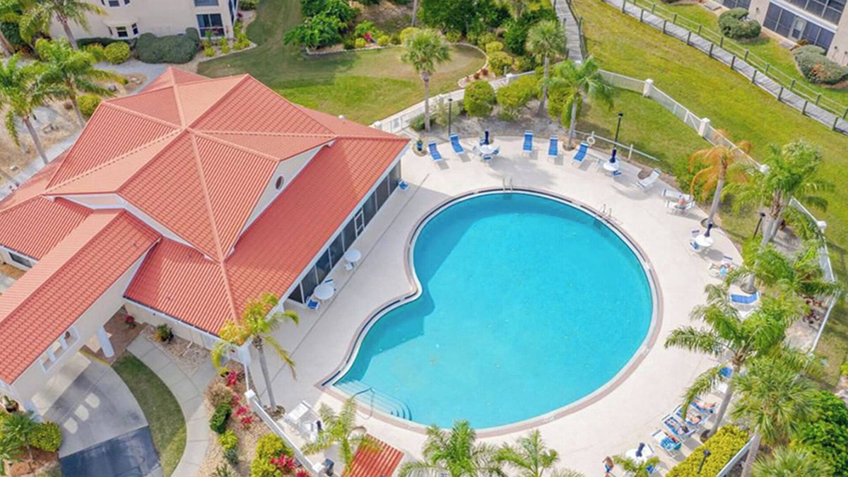 Bouchelles Island Condo | Bouchelle Island, NSB. Welcome to Loon-A-Sea!nYou'd be nuts not to stay here!