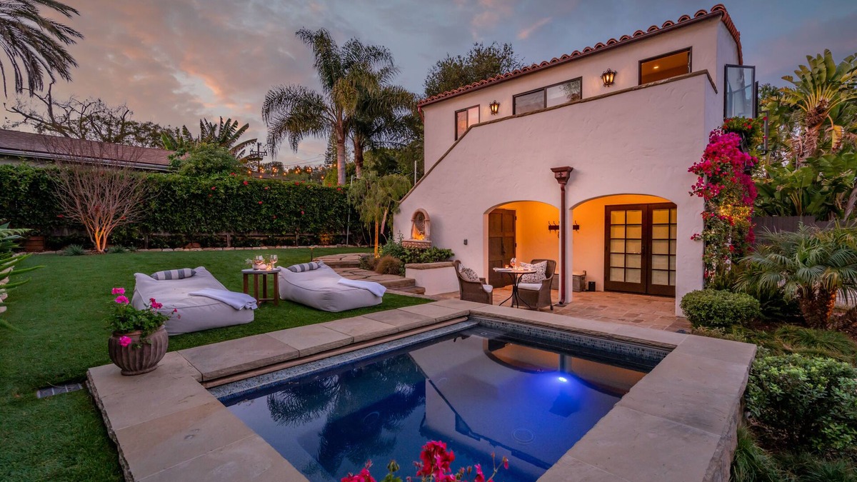 East Mesa Apartment | Bougainvillea Retreat - Mediterranean Retreat Near the Beach