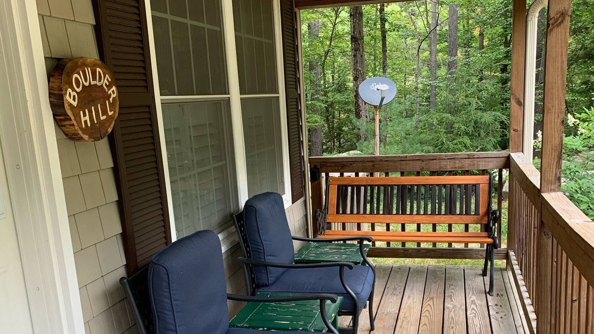 Sandwich House | "Boulder Hill", minutes from the lakes and mountains, hike from the doorstep!