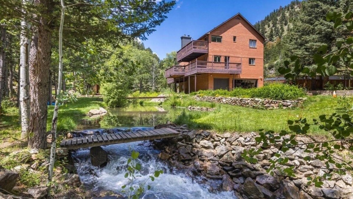 Boulder House | Boulder Luxury Getaway | 7 acres/w River & Pond