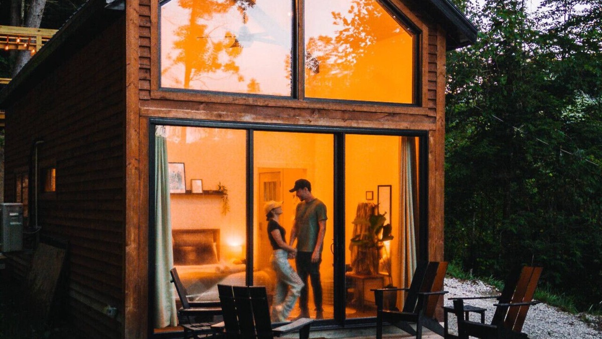 Rogers Cabin | Boulder Mounted Hot Tub | Sleeps 4 | Romantic Stay