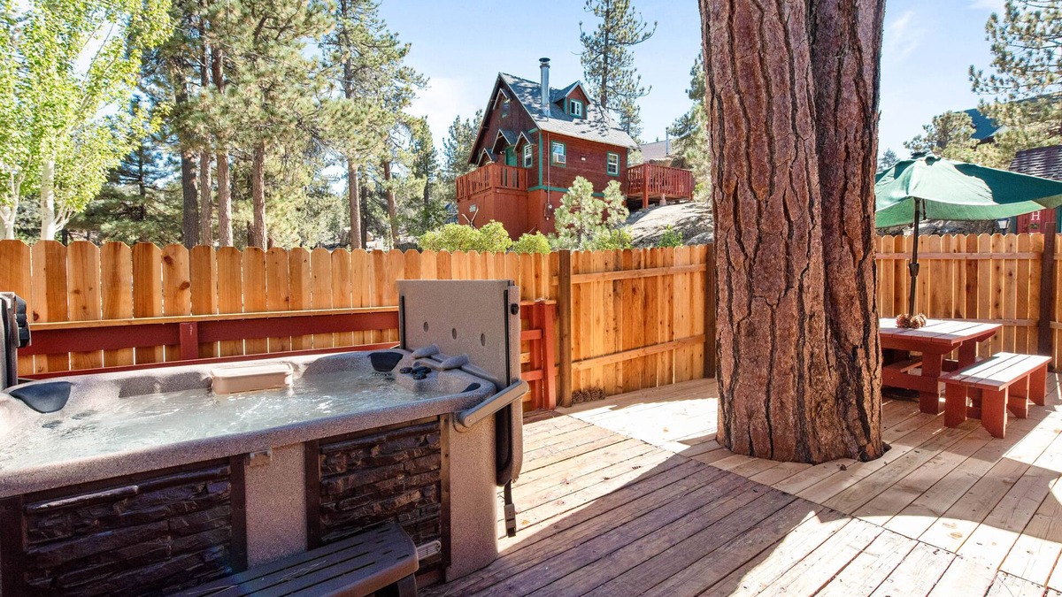 Boulder Bay Cabin | Boulder Pines - AC, Walk to Lake, Hot Tub, Smart TV
