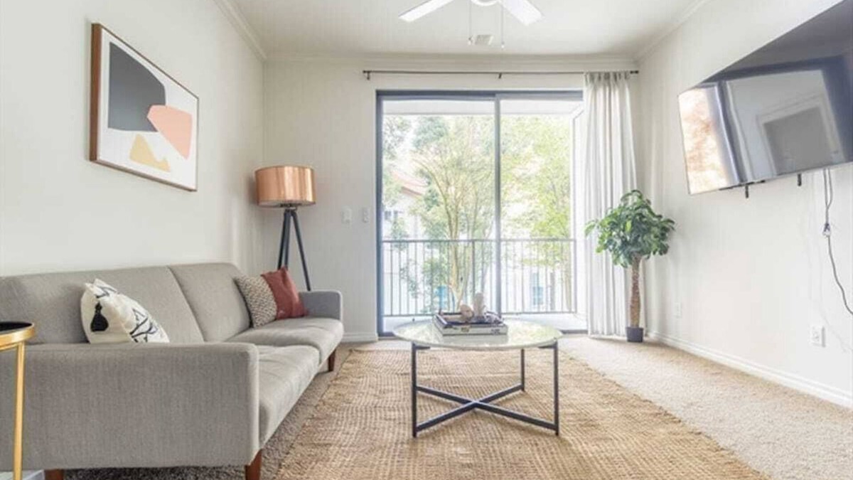 Valley Ranch Apartment | Boulevard Stays 1BR King Suite Pool, Gym & Parking 03