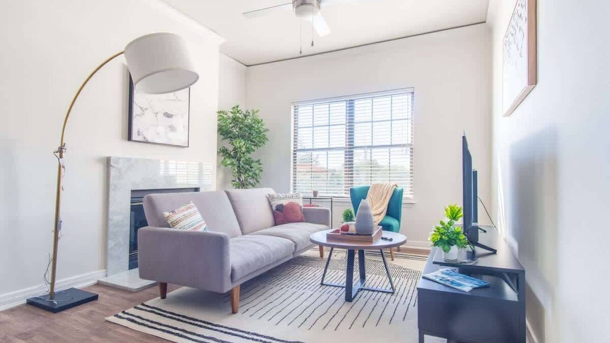 Irving Apartment | Boulevard Stays 1BR King Suite Pool, Gym & Parking 01