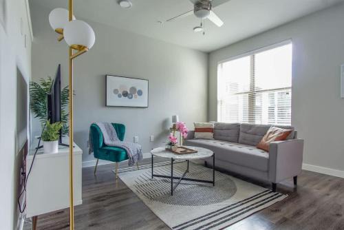 McKinney Apartment | Boulevard Stays Pool Gym Parking 1BR King Suite C