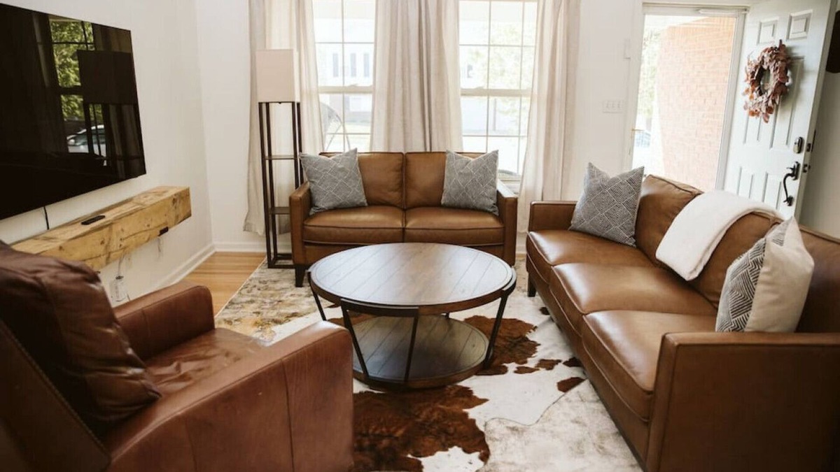 Shelbyville House | Bourbon Basecamp! New on the Bourbon Trail!