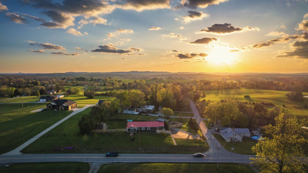 Nazareth House | Bourbon Blue - Bourbon Trail Getaway - 8 minutes from Downtown Bardstown!