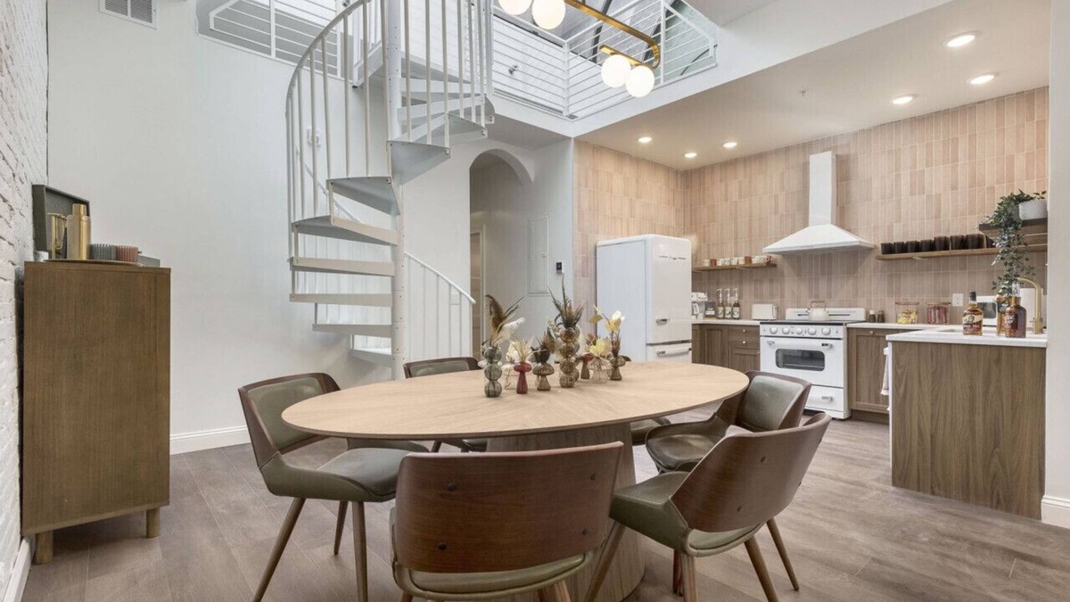 Downtown Louisville Apartment | Bourbon Loft. 5 bed/2 bath by Hollyhock Suites