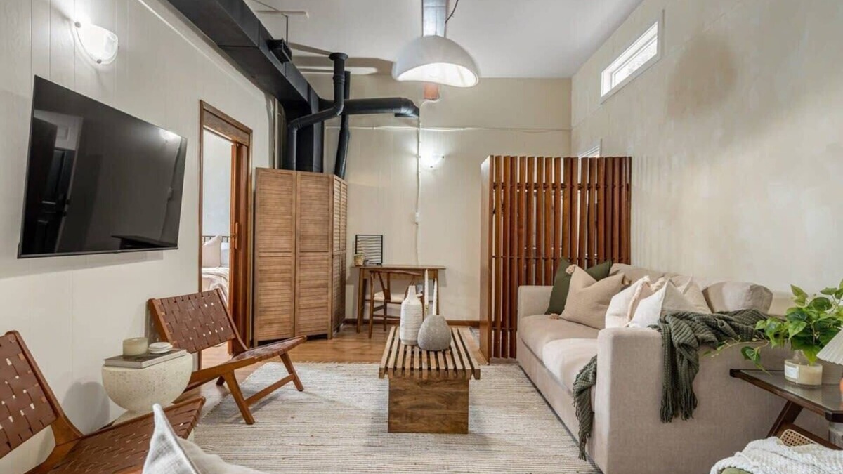 Drumheller Apartment | Bourbon | Retro Getaway | Sleeps 4 & Full Kitchen!