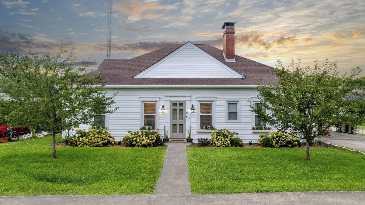 Springfield House | Bourbon Trail Hideaway: HotTub, Fire Pit, Walkable