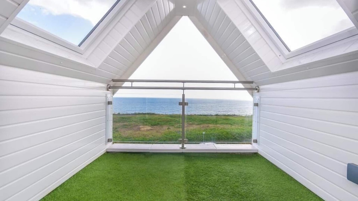 Boscombe Apartment | Bournecoast: Modern clifftop apartment with panoramic sea views by beach -FM6184