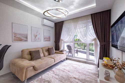 Odesos Apartment | Boutique 1 bedroom apartment with Private Parking and Port View