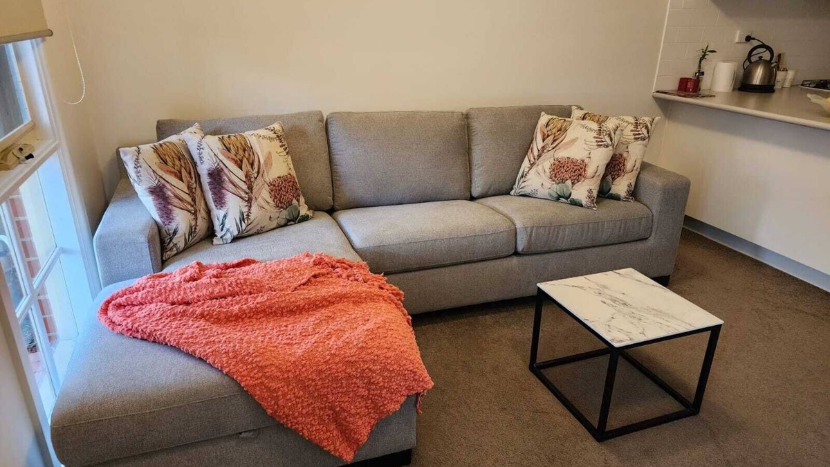 Kensington Apartment | Boutique apartment on ground level with free parking