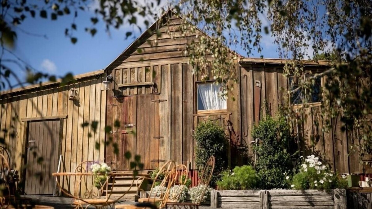 Puhoi House | 'Boutique Barn' barn accommodation/wedding venue
