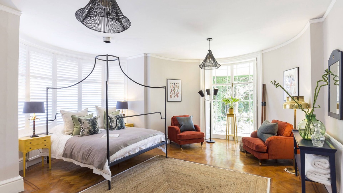 Emsworth House | Boutique En-suite Room in Prestigious Colonial Home
