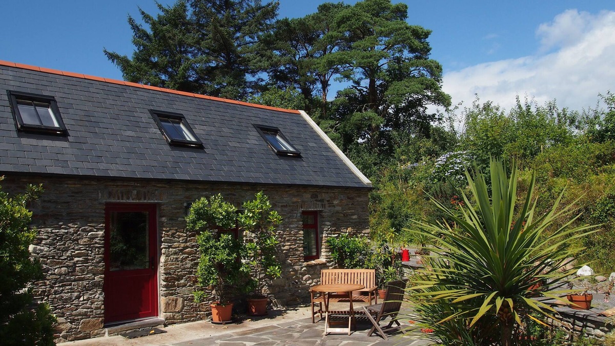 Durrus House | Boutique Holiday Cottage set in a large and tranquil garden near Durrus
