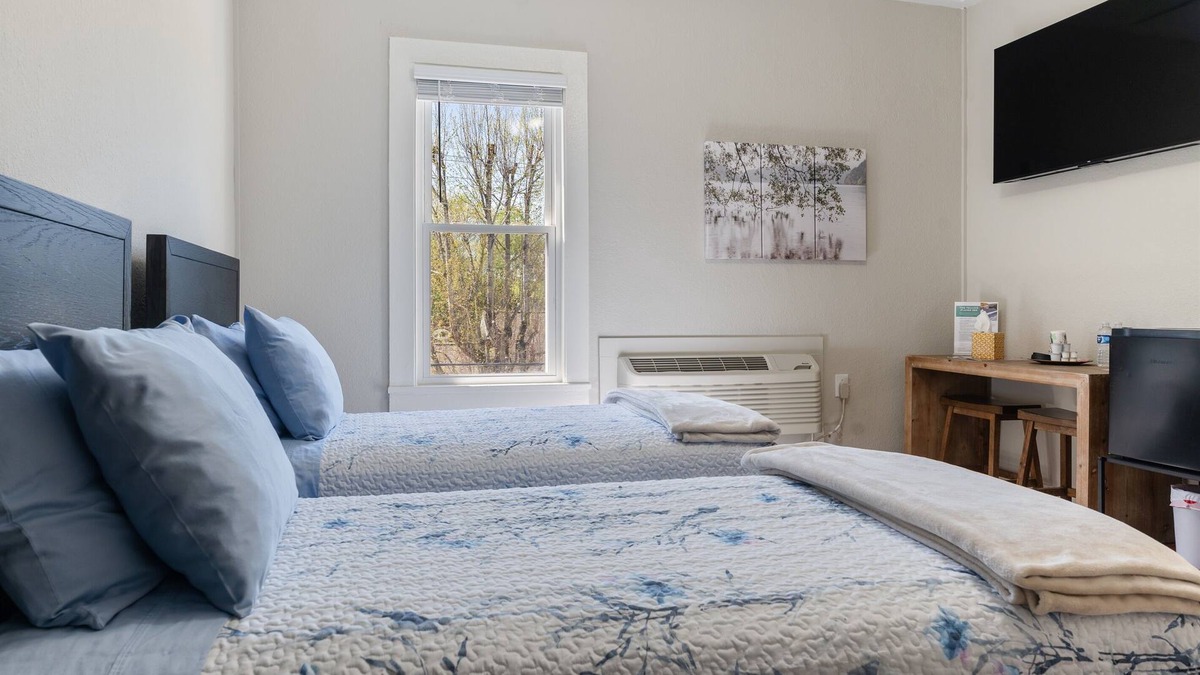 Tellico Plains Hotel | Boutique Hotel Centrally Located in Tellico Plains, The Cole Room 4C