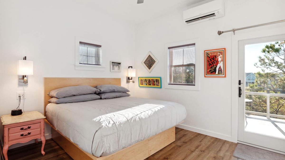 Folly Beach Hotel | Boutique Hotel Folly Room 8: Deluxe Studio with a spacious deck and marsh views