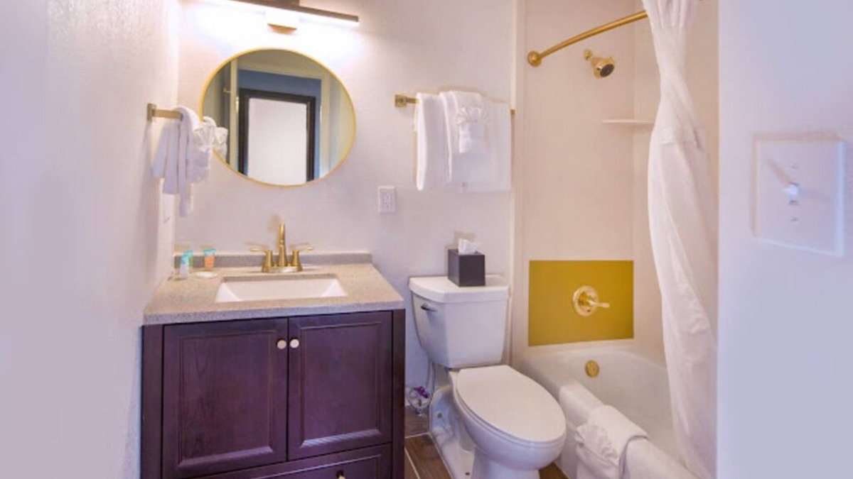Olive Branch Hotel | boutique hotel room for rent. Free Homecooked breakfast buffet every morning.