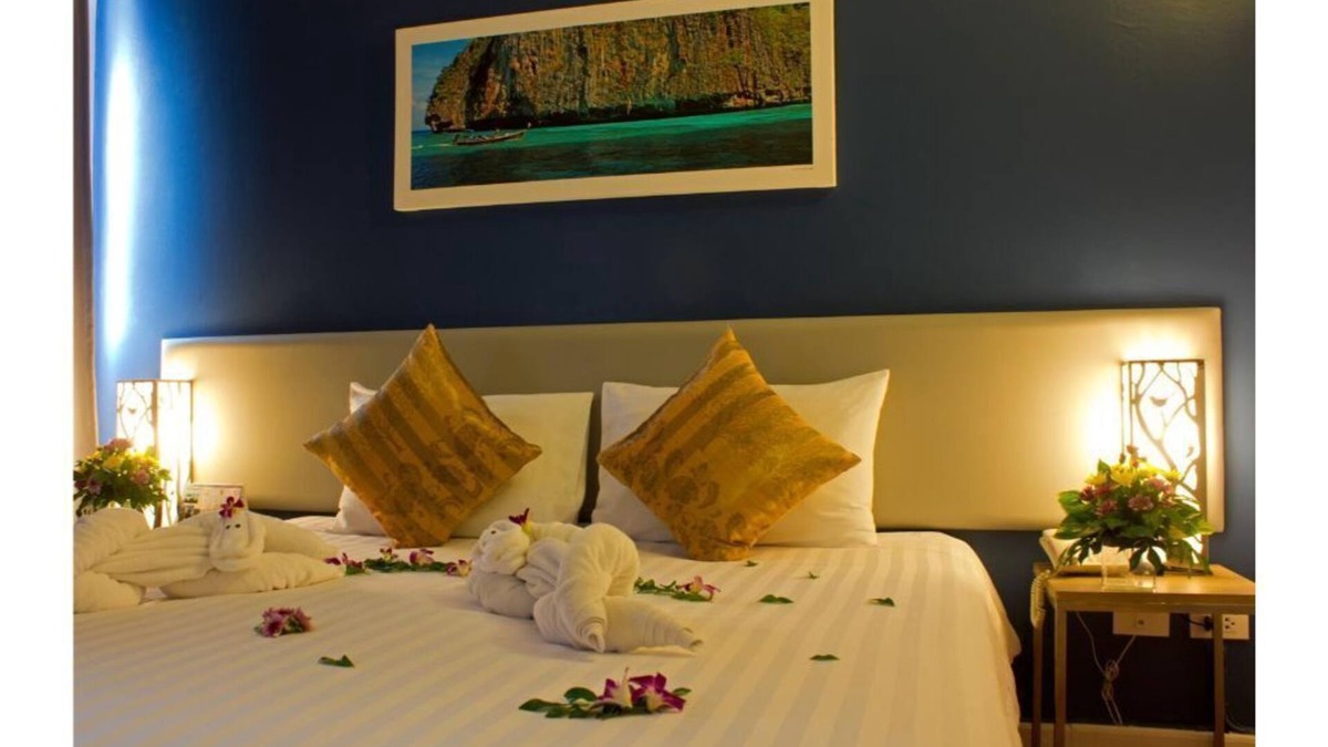 Karon Hotel | * Boutique hotel standard room #19, 3 min walk to karon beach *