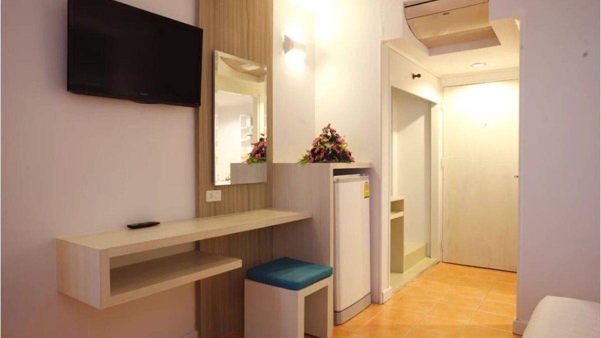 Karon Hotel | * Boutique hotel superior room #19, 3 min walk to karon beach *