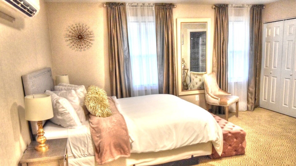 Chautauqua Cabin | Boutique room at the Magnolia Lodge in Chautauqua