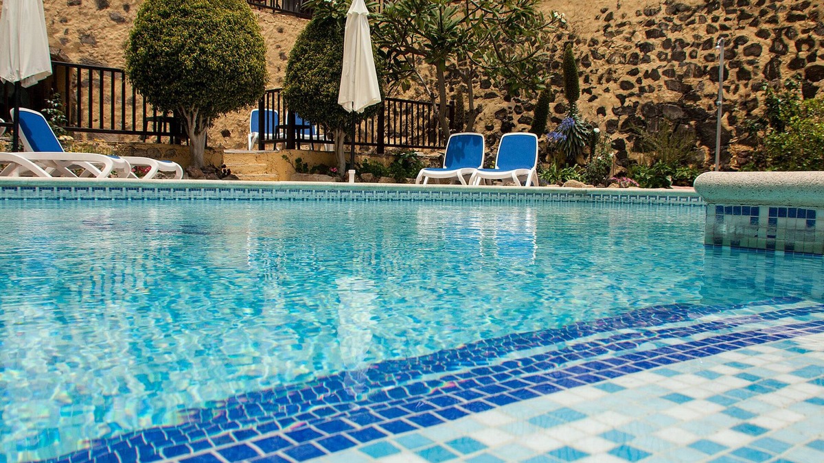 El Rincon Cottage | Boutique self catering cottage with saltwater heated pool, gardens, in mountains